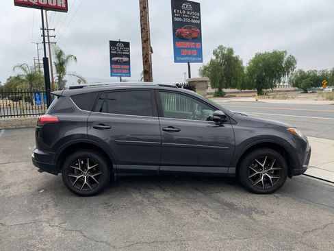 Used 2017 Toyota RAV4 SE FWD image 4