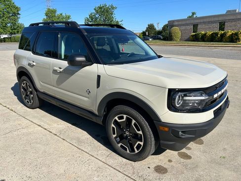 Used 2024 Ford Bronco Sport Outer Banks w/ Tech Package image 9