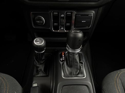 Used 2025 Jeep Wrangler Unlimited Sport AWD/4WD image 18