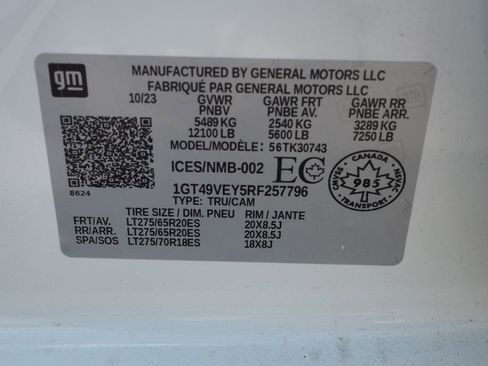 Used 2024 GMC Sierra 3500 AT4 w/ Technology Package AWD/4WD image 31
