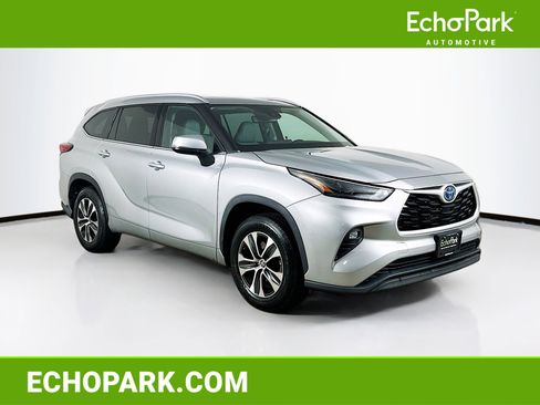 Used 2022 Toyota Highlander XLE image 1