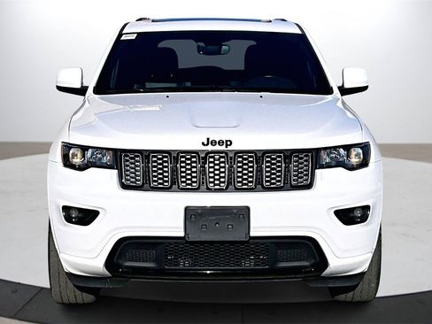 Certified 2022 Jeep Grand Cherokee Laredo X image 3