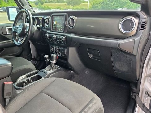 Used 2018 Jeep Wrangler Unlimited Sahara AWD/4WD image 22