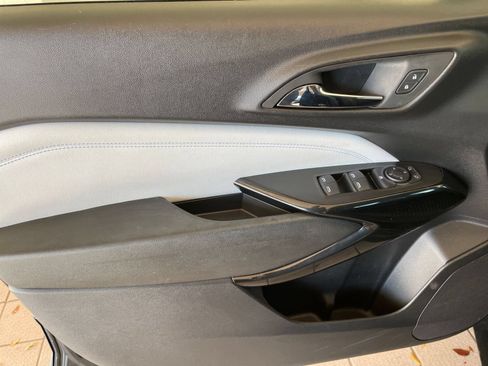 Used 2025 Chevrolet Trax LT FWD image 18