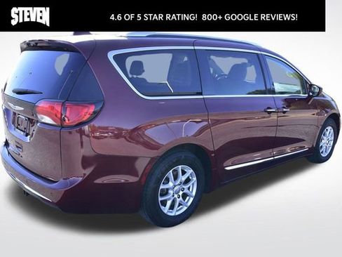 Used 2020 Chrysler Pacifica Touring-L image 4