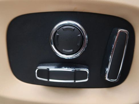 Used 2019 Jaguar XJ R-Sport RWD image 29