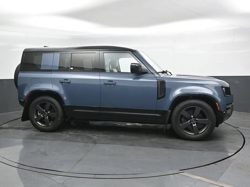 Used 2025 Land Rover Defender 110 X-Dynamic SE AWD/4WD image 3