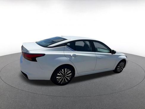 Used 2025 Nissan Altima 2.5 SV FWD image 14