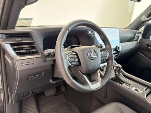 Used 2024 Lexus GX 550 AWD/4WD image 4