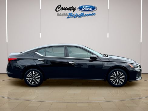 Used 2024 Nissan Altima 2.5 SV AWD/4WD image 24