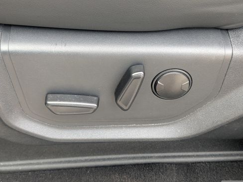 Certified 2024 Ford Expedition XLT image 22