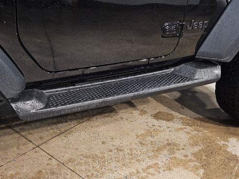 Used 2025 Jeep Wrangler Sport image 31