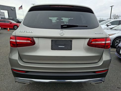 Used 2019 Mercedes-Benz GLC 300 4MATIC image 4