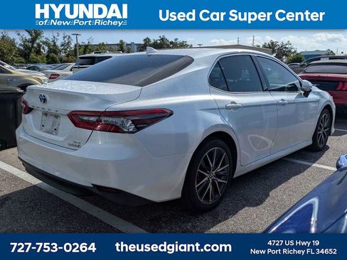 Used 2021 Toyota Camry XLE FWD image 2