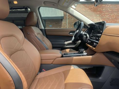 Used 2025 Nissan Pathfinder Platinum w/ Cargo Package AWD/4WD image 13