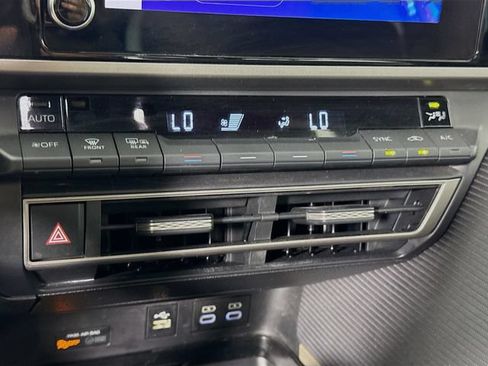 Certified 2025 Toyota Camry SE FWD image 17