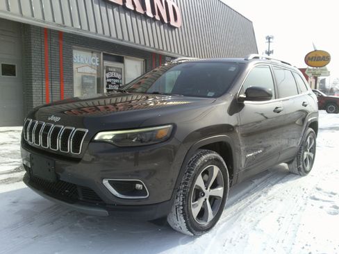 Used 2019 Jeep Cherokee Limited image 10