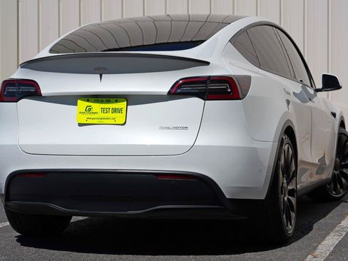 Used 2023 Tesla Model Y Performance AWD/4WD image 4