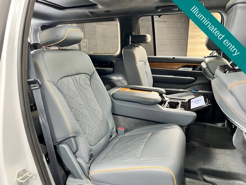 Used 2024 Jeep Grand Wagoneer Series III AWD/4WD image 11