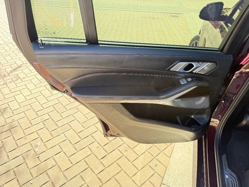 Used 2021 BMW X7 M50i image 14