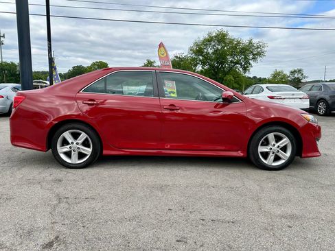 Used 2014 Toyota Camry SE FWD image 2