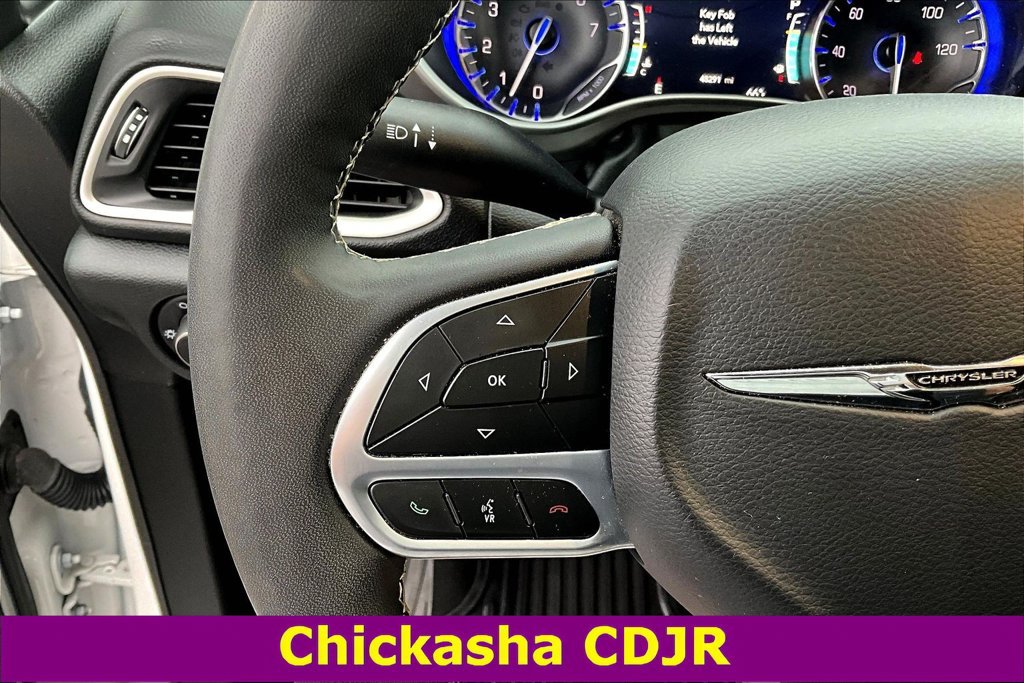 Used 2025 Chrysler Pacifica Select FWD image 10
