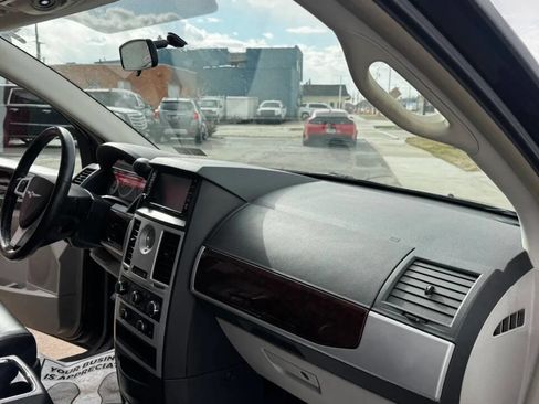 Used 2010 Chrysler Town & Country Touring Plus image 29