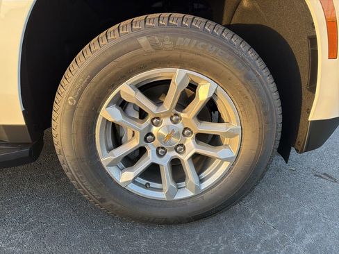 New 2026 Chevrolet Suburban LS image 25