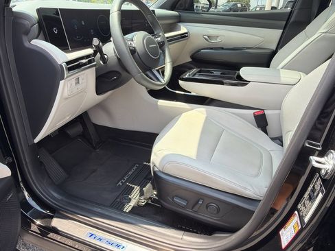 Used 2025 Hyundai Tucson Limited FWD image 9