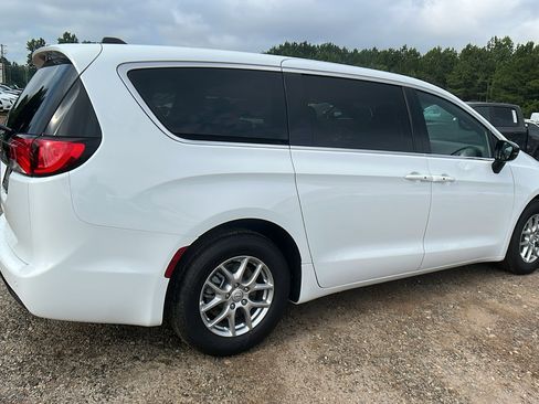 New 2026 Chrysler Voyager LX image 8