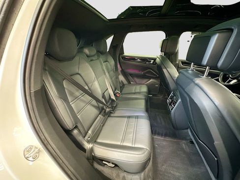 Certified 2022 Porsche Cayenne AWD/4WD image 29