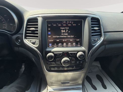 Used 2017 Jeep Grand Cherokee Altitude image 18