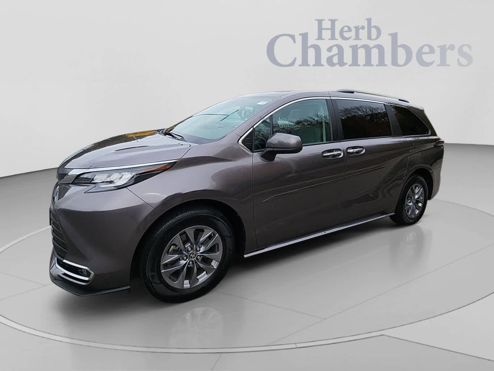 Used 2022 Toyota Sienna XLE AWD/4WD image 11