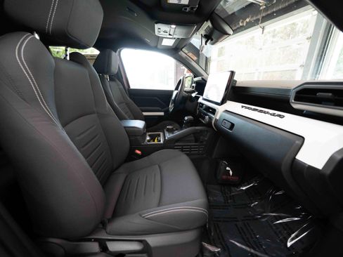 Used 2024 Toyota Tacoma TRD Off-Road image 26