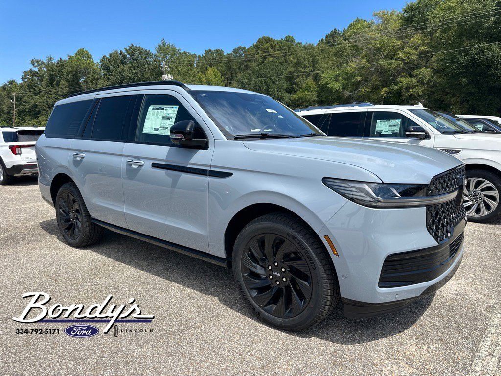 New 2025 Lincoln Navigator Reserve w/ Jet Appearance Package AWD/4WD image 1
