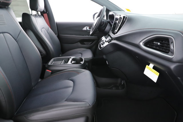 New 2027 Chrysler Pacifica Select FWD image 32