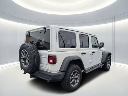 Used 2024 Jeep Wrangler Unlimited Sport AWD/4WD image 4