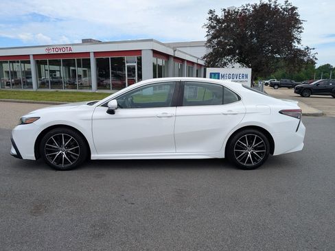 Used 2022 Toyota Camry SE AWD/4WD image 2