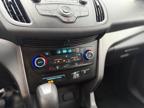 Used 2017 Ford Escape SE w/ SE Cold Weather Package AWD/4WD image 18