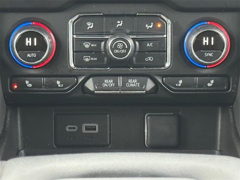 Used 2024 Chevrolet Suburban LT image 16