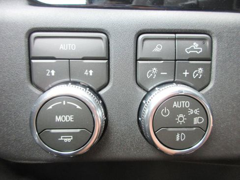 New 2026 GMC Sierra 1500 SLT AWD/4WD image 16