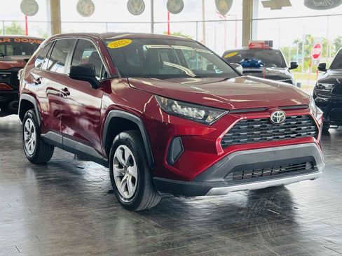 Used 2022 Toyota RAV4 LE AWD/4WD image 4