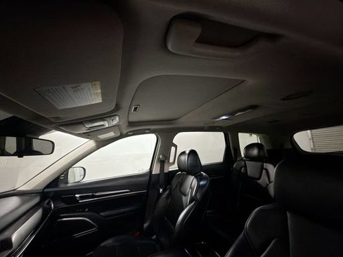 Used 2024 Kia Telluride S w/ S Sunroof Package FWD image 19