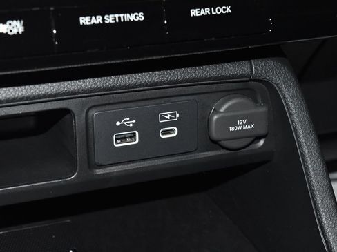 Used 2025 Honda Pilot TrailSport image 16