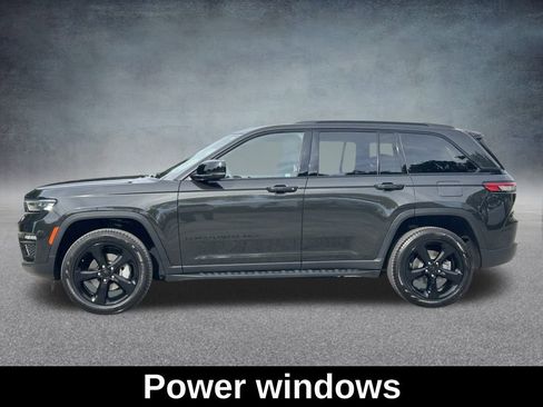 Certified 2024 Jeep Grand Cherokee Limited w/ Black Appearance Package image 10