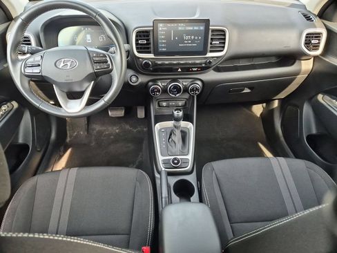 Used 2025 Hyundai Venue SEL FWD image 25