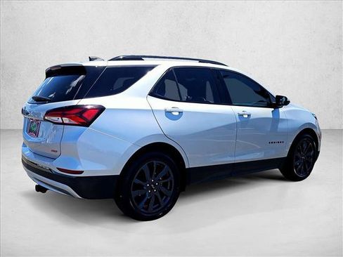 Certified 2022 Chevrolet Equinox RS w/ Infotainment Package FWD image 8