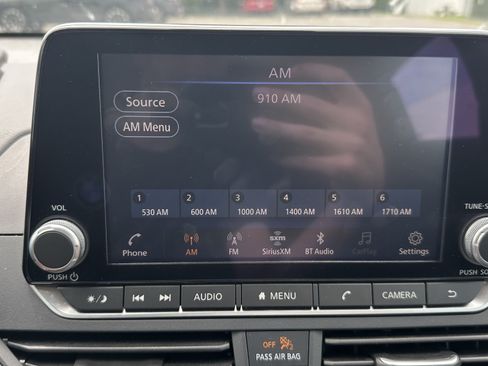 Used 2025 Nissan Altima 2.5 SV FWD image 24