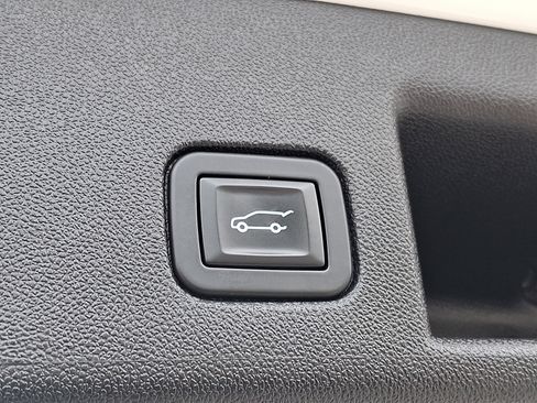 Used 2019 Chevrolet Equinox LT FWD image 30