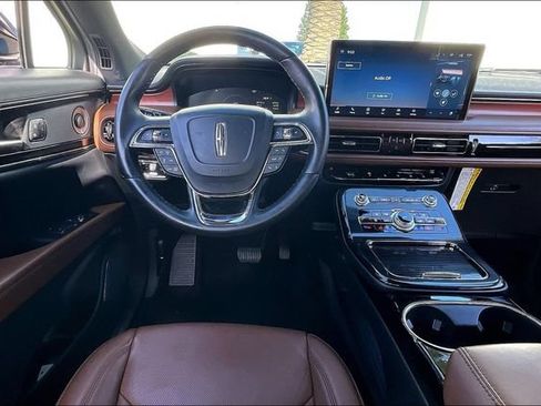 Used 2022 Lincoln Nautilus Reserve AWD/4WD image 5